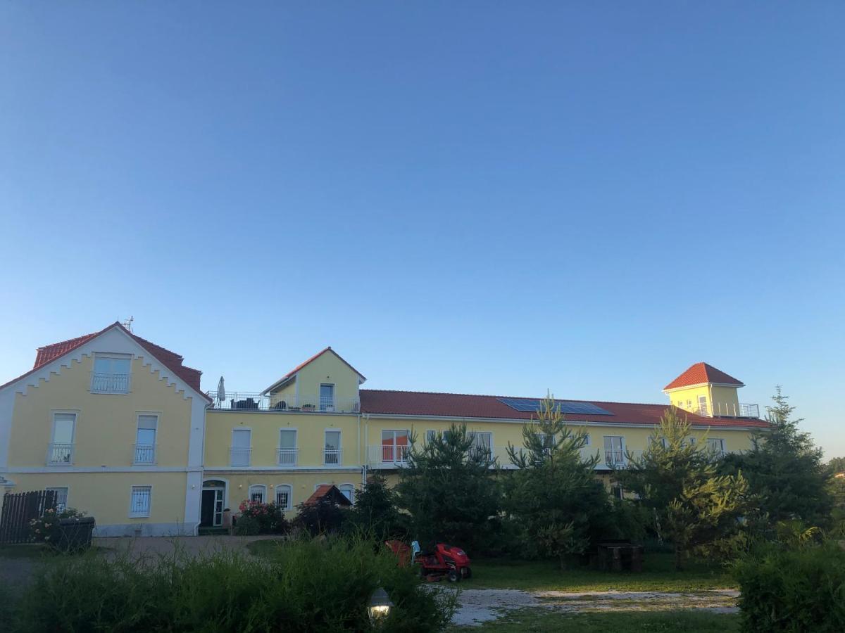 Holiday Centrum Zatec  Bagian luar foto