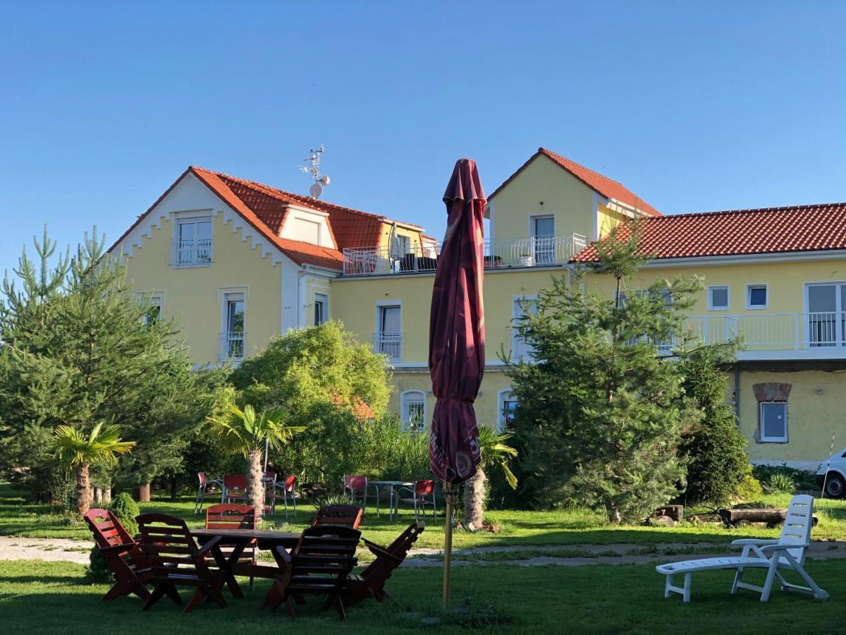Holiday Centrum Zatec  Bagian luar foto
