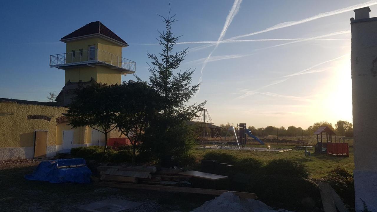 Holiday Centrum Zatec  Bagian luar foto