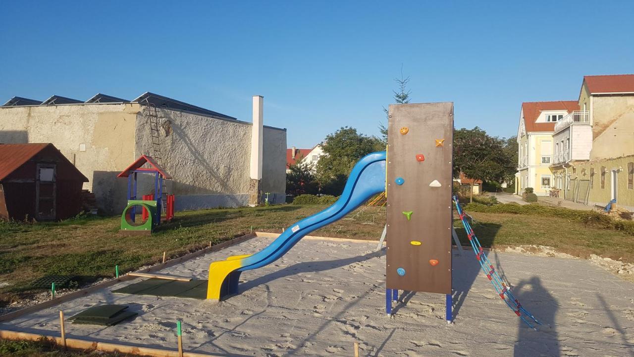 Holiday Centrum Zatec  Bagian luar foto