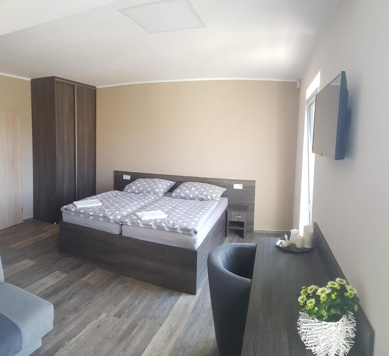 Holiday Centrum Zatec  Bagian luar foto